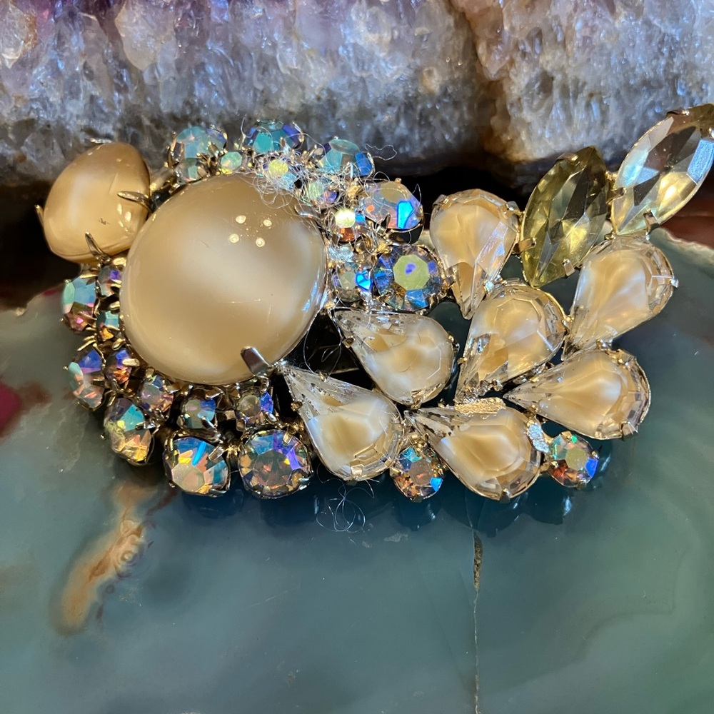 AURORA BOREALIS CRYSTAL PRONG SET STONES WITH MOON GLOW AND CABUCHONS BROOCH - Picture 2 of 12